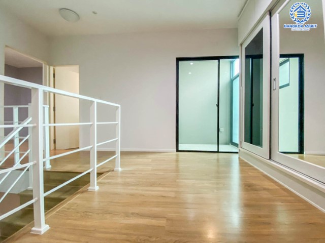 ทาวน์โฮมมือสอง ม.บ้านกลางเมือง ราชพฤกษ์-พระราม5 ทาวน์โฮม3ชั้น บ้านสวยเหมือนไม่เคยเข้าอยู่ บนเนื้อที่ 17 ตร.ว. ฟังก์ชัน 3 ห้องนอน 3 ห้องน้ำ 2  ที่จอดรถ บนทำเลเดินทางสะดวก เชื่อมต่อถนน นครอินทร์, พระราม5, ราชพฤกษ์, รัตนาธิเบศร์ ใกล้รถไฟฟ้าและทางด่วน!